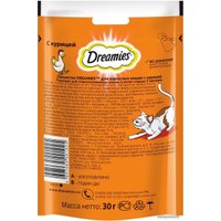 Лакомство для кошек Dreamies лакомые подушечки с курицей 30 г