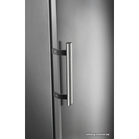 Однокамерный холодильник Electrolux RRC5ME38X2