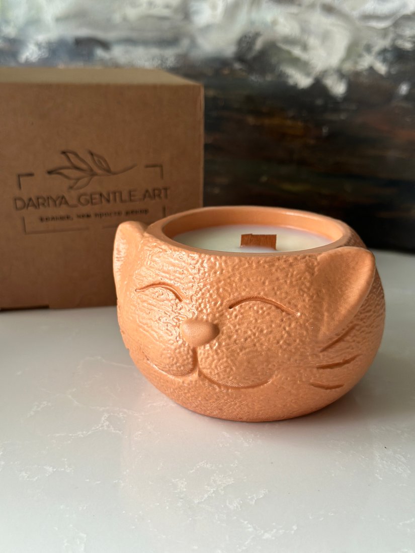 

Ароматическая свеча Gentle Art Кошка Миндаль и цветы вишни (рыжий, деревянный фитиль)