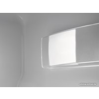 Мини-холодильник Electrolux LFB3AE82R