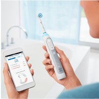 Электрическая зубная щетка Oral-B Genius 8000 D701.515.5XC (белый) 4210201277361