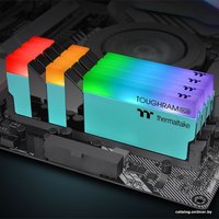 Оперативная память Thermaltake ToughRam RGB 2x8ГБ DDR4 3600 МГц RG27D408GX2-3600C18A