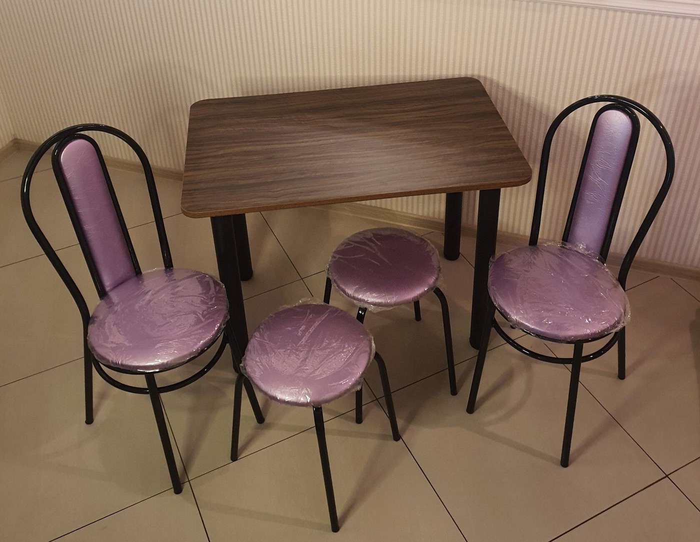 

Обеденная группа Табуретоф стол, 2 табурета, 2 стула (Фиолет/Черный, ст. 90x60 см, Темно-коричневый)