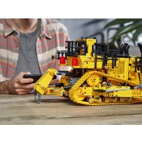 Конструктор LEGO Technic 42131 Бульдозер Cat D11 на пульте управления