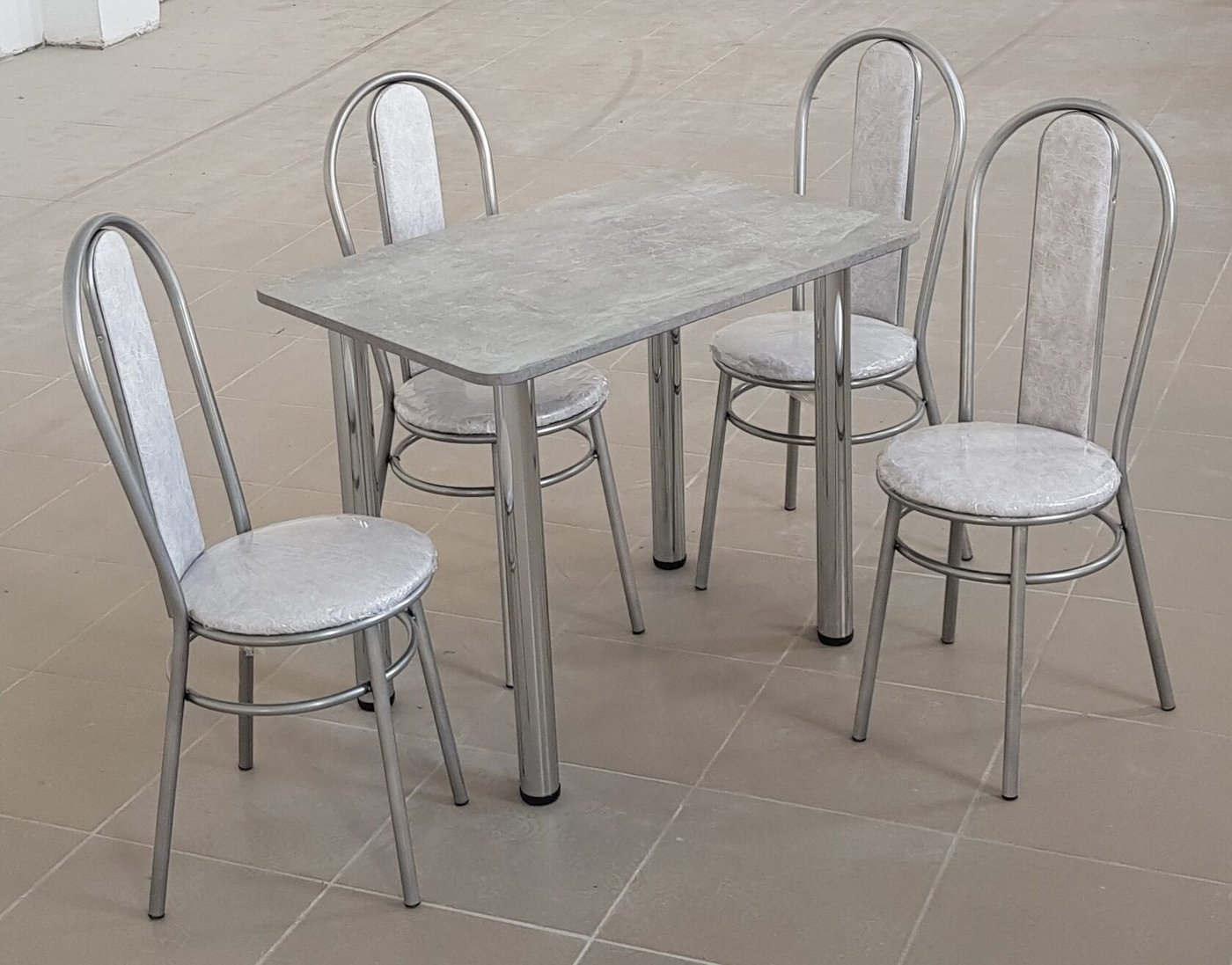 

Обеденная группа Табуретоф стол и 4 стула (Мрамор/Серебро, ст. 110x70 см, Серый)