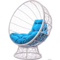 Кресло M-Group Кокос на подставке 11590103 (белый ротанг/голубая подушка)