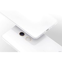 Телефон Xiaomi Mi Mix 2 SE 8GB/128GB (белый)