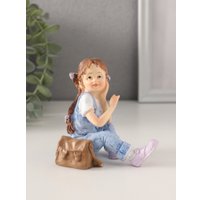 Статуэтка Sima-Land Малышка в джинсовом комбинезоне с сумкой-портфелем 10583343