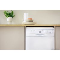 Отдельностоящая посудомоечная машина Indesit DSR 15B1 EU