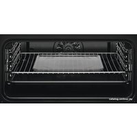 Электрический духовой шкаф Electrolux CombiQuick 800 EVL8E08Z