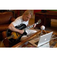 Проводной микрофон Blue Snowball (белый)