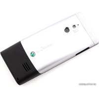 Кнопочный телефон Sony Ericsson Elm J10i