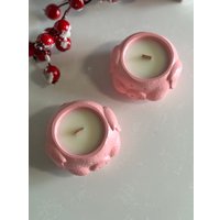 Ароматическая свеча Gentle Art Свинка Пихта Фрейзера (розовый, деревянный фитиль)