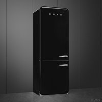 Холодильник Smeg FAB38LBL5