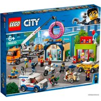 Конструктор LEGO City 60233 Открытие магазина по продаже пончиков