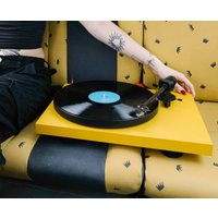 Виниловый проигрыватель Pro-Ject Debut Evo 2 Satin Golden Yellow (Pick it MM EVO)
