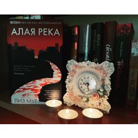 Книга издательства Эксмо. Алая река (Мур Лиз)