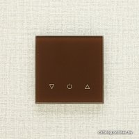 Беспроводной выключатель для жалюзи DeLUMO Senso одноканал. трехклавишный 8017 (темный коричневый)