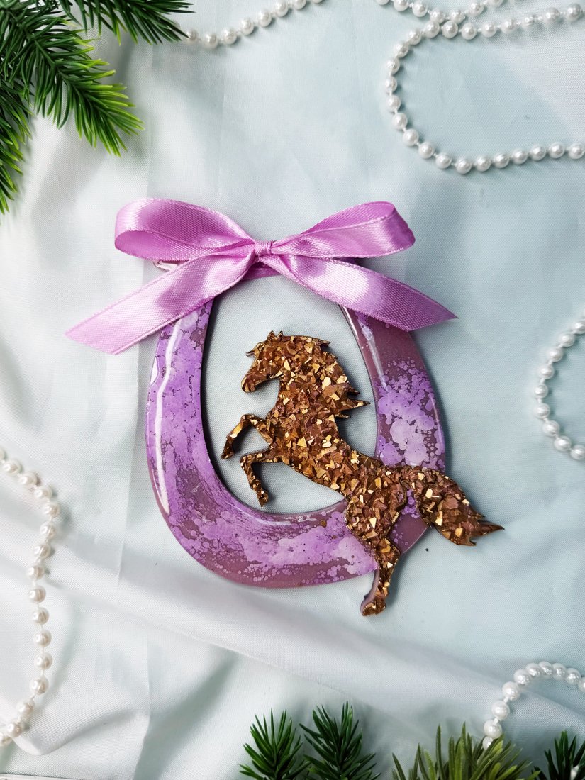 

Елочная игрушка Wood_N_Sea Подкова НГ-5 (розовый)