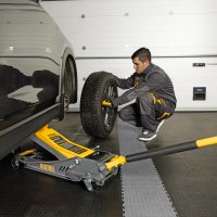 Подкатной домкрат Denzel 51251 3.8т