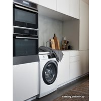 Стирально-сушильная машина Electrolux EW8WR261B