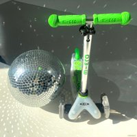 Трехколесный самокат Micro Mini Micro Deluxe Flux LED (неоновый зеленый)