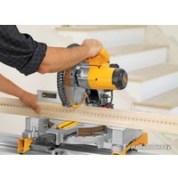 Торцовочная пила DeWalt DW713