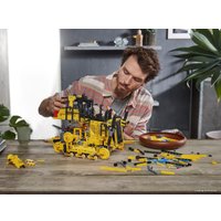 Конструктор LEGO Technic 42131 Бульдозер Cat D11 на пульте управления