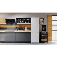 Холодильник Hotpoint HT 8201I W O3