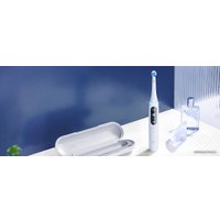 Электрическая зубная щетка Oral-B iO 7 (черный)