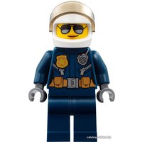 Конструктор LEGO City 60139 Мобильный командный центр