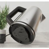 Электрический чайник Electrolux E5K1-6ST