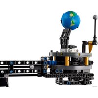 Конструктор LEGO Technic 42179 Планета Земля и Луна на орбите