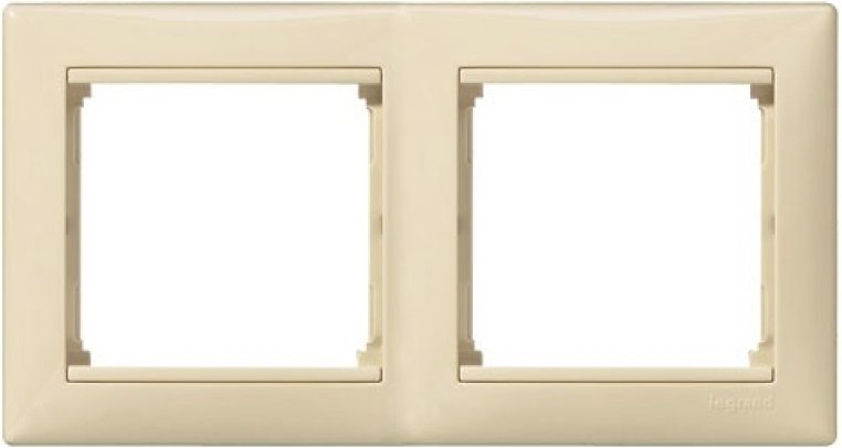

Рамка Legrand Valena 7 743 52