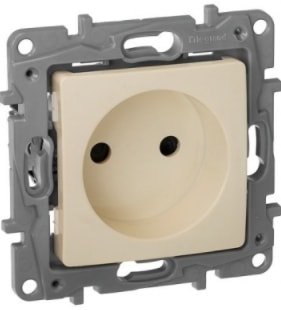 

Розетка Legrand Etika 672334