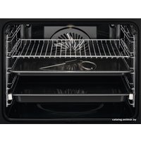 Электрический духовой шкаф AEG BPE742320B