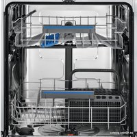 Отдельностоящая посудомоечная машина Electrolux ESA47310SX