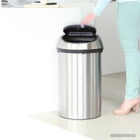 Мусорное ведро Brabantia Touch Bin 60 л (стальной с защитой от отпечатков)