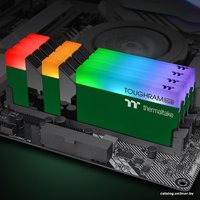 Оперативная память Thermaltake ToughRam RGB 2x8ГБ DDR4 3600 МГц RG28D408GX2-3600C18A