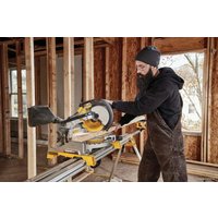 Торцовочная пила DeWalt DWS713