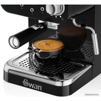 Рожковая кофеварка Swan Retro SK22110BN в Гомеле