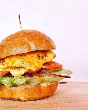 Unison Бургер с беконом и яйцом