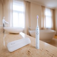 Электрическая зубная щетка TrueLife SonicBrush Clean70 UV (белый)