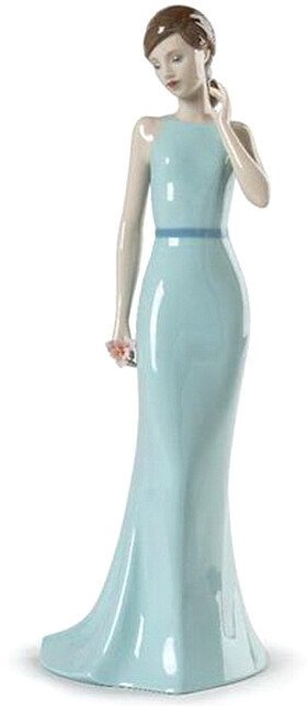 

Статуэтка Nao Elegant Ladies Юная элегантность с цветком 02001924
