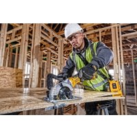 Дисковая (циркулярная) пила DeWalt DCS571NT (без АКБ, кейс)