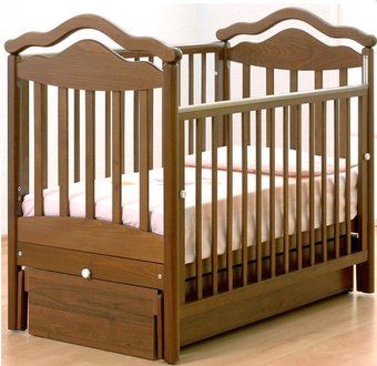 Классическая детская кроватка Гандылян Анжелика (орех, маятник)
