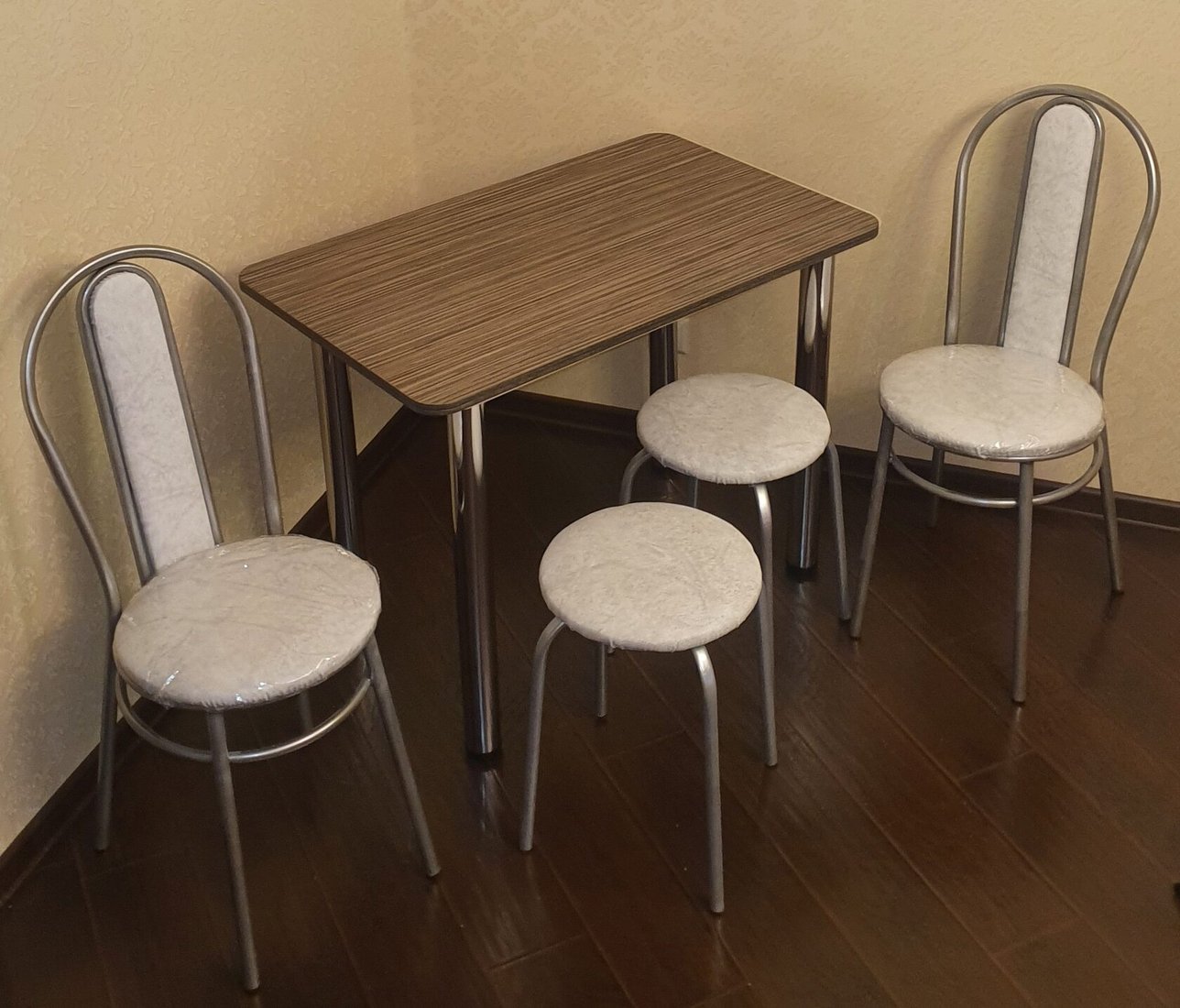 

Обеденная группа Табуретоф стол, 2 табурета, 2 стула (Мрамор/Серебро, ст. 100x60 см, Кофейно-серый)