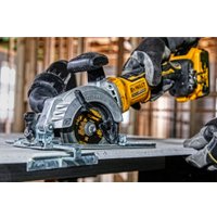 Дисковая (циркулярная) пила DeWalt DCS571NT (без АКБ, кейс)