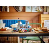 Конструктор LEGO Creator 3 в 1 31168 Средневековый замок конных рыцарей