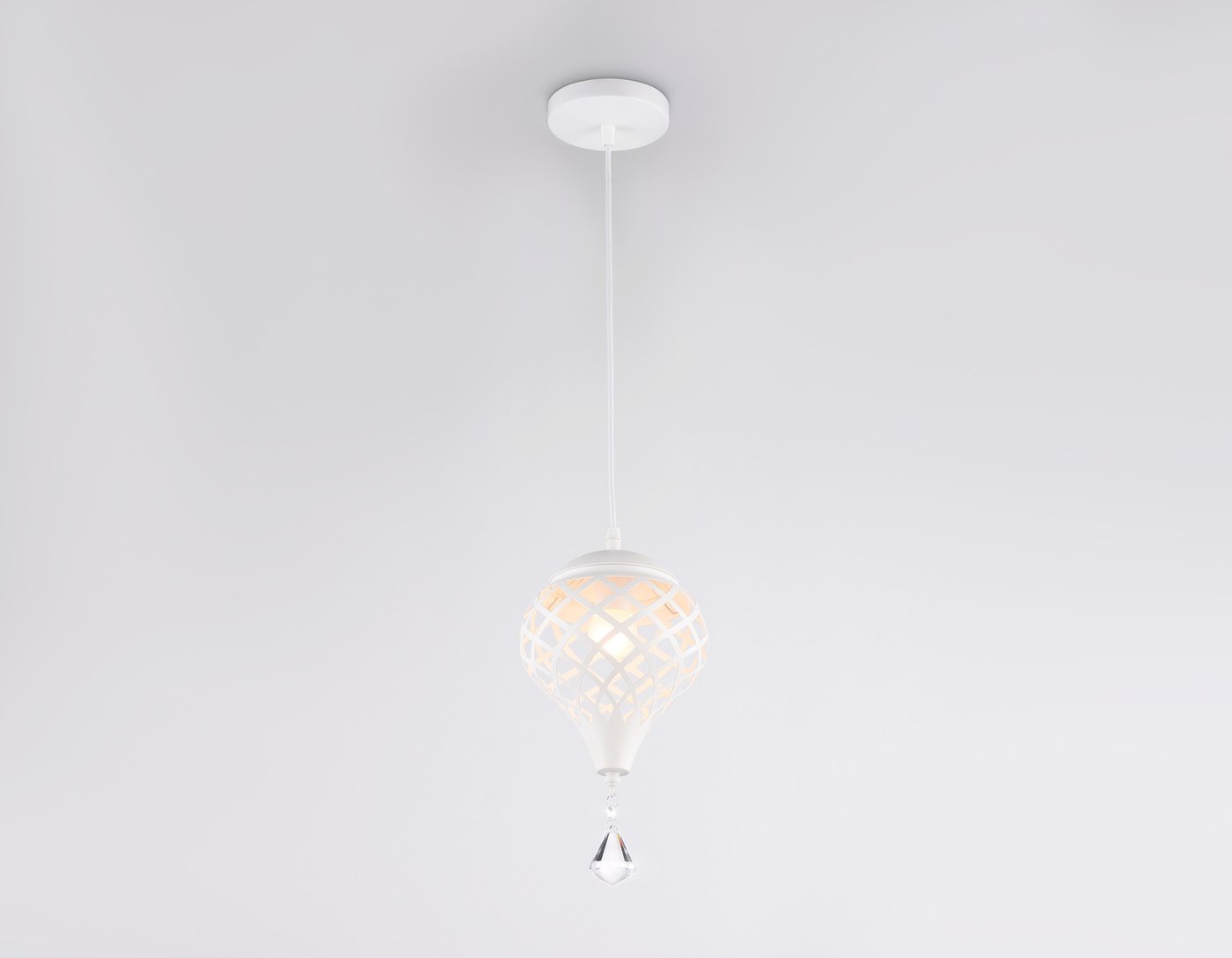 

Подвесная люстра Ambrella light Traditional TR8441 WH (белый)